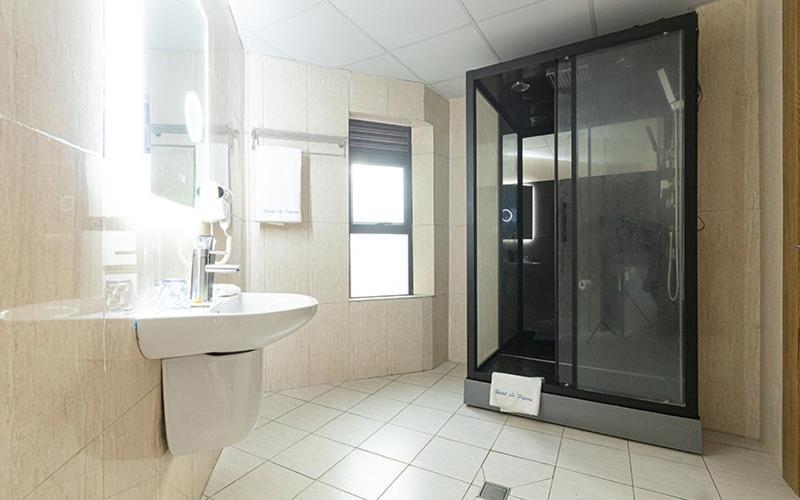 Hotel Le Figaro ドゥアラ エクステリア 写真
