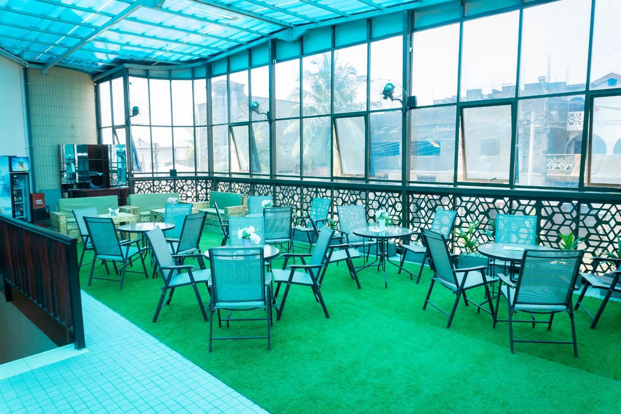 Hotel Le Figaro ドゥアラ エクステリア 写真